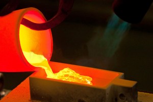 gold ingot pour
